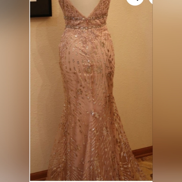 Aspeed design Sparkling Sequin Dress/Stunning V-Neck Fitted Gown with Glitter - Picture 11 of 15